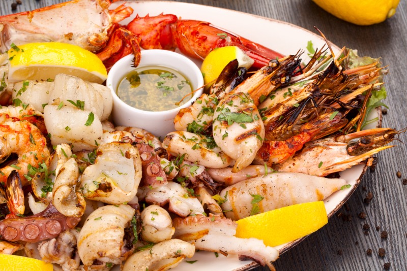 Seafood Port Aransas: A mouthwatering seafood platter including prawns,, crab claws, and scallops.